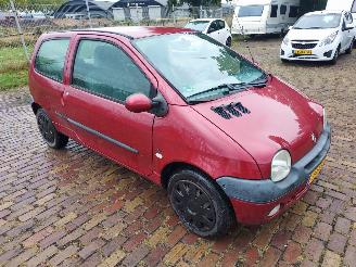 Schadeauto Renault Twingo 1.2 privilege 2006/4