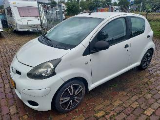 Toyota Aygo 5 deurs + Airco picture 2
