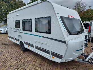krockskadad bil caravan Dethleffs  480 QLK Stapelbed 2020/5