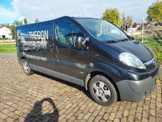 skadebil bedrijf Opel Vivaro 2.0 CDTI L2H1 + apk 2010/2