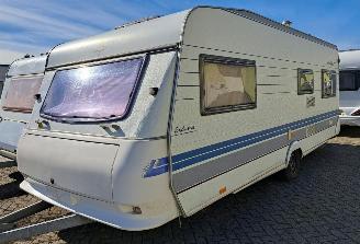 krockskadad bil caravan Hobby  Excisive 560 Enkele bedden 2002/9