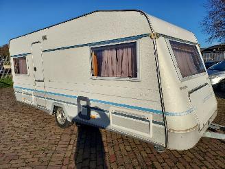 skadebil caravan Knaus  Azur 490 + Mover en Voortent 1992/3