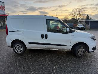 krockskadad bil bedrijf Fiat Doblo 1.3 MJ Cargo 2015/1