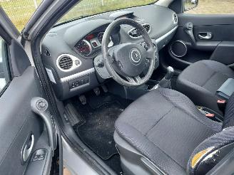 Renault Clio 1.2 5 deurs picture 5