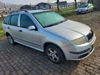 Avarii autoturisme Skoda Fabia 1.4 + Airco  350 euro vaste prijs 2004/11