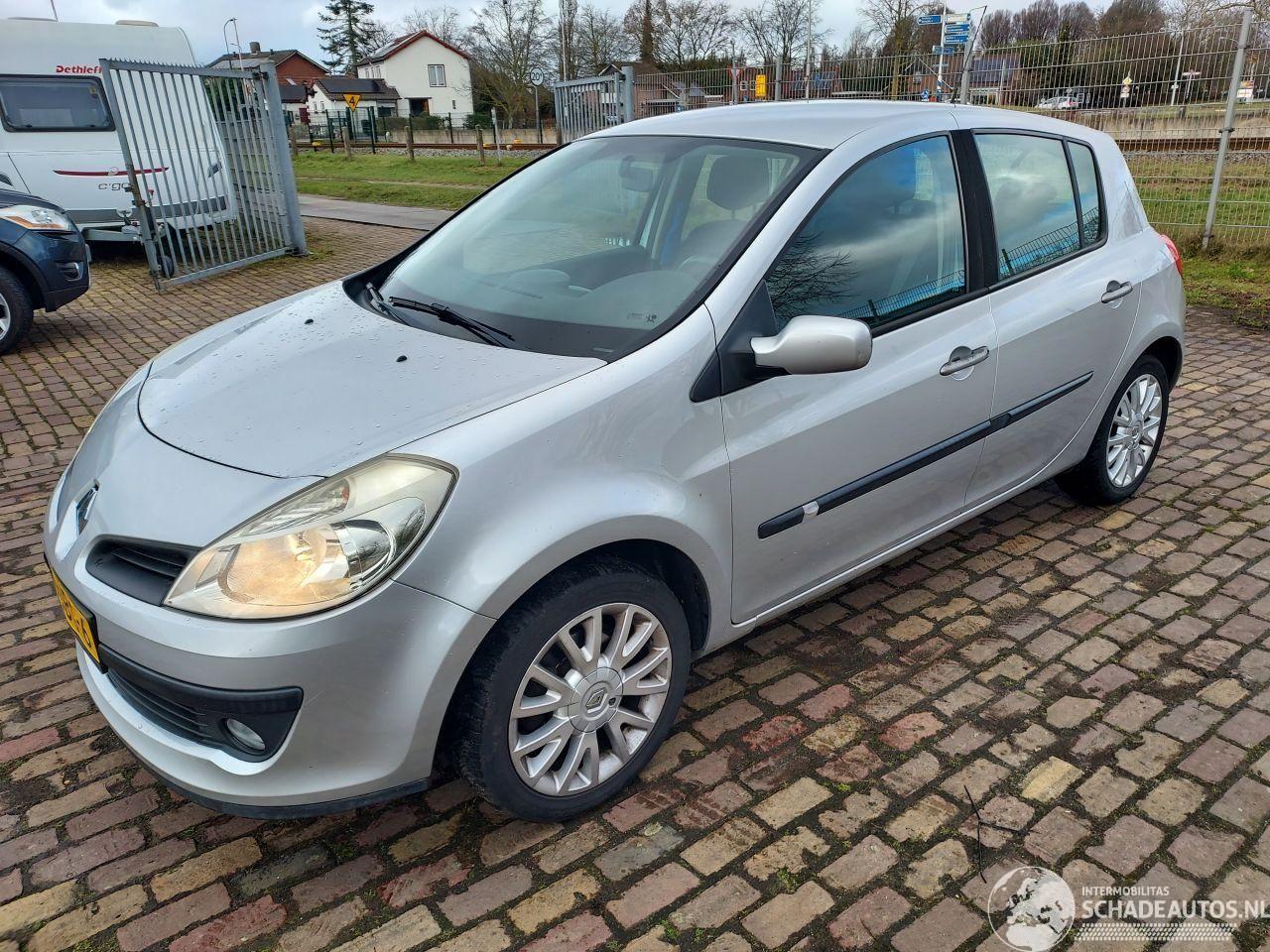 Renault Clio 1.2   deurs