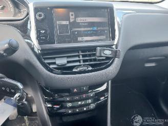 Peugeot 208 1.2 i  5 deurs euro 5 picture 10