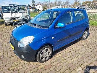 Vaurioauto  passenger cars Kia Picanto 1.0 i + apk 2010/6