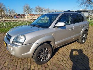 Damaged car Hyundai Tucson 4x4  2.0 Benzine + Apk 2009/10