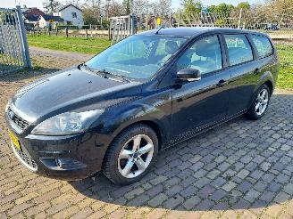 Unfallwagen Ford Focus 1.6 TDCI + apk 2010/9