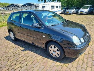 damaged passenger cars Volkswagen Polo 1.4 AUTOMAAT + Apk 2002/4