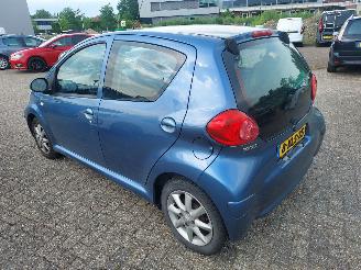 Toyota Aygo 5 deurs picture 3