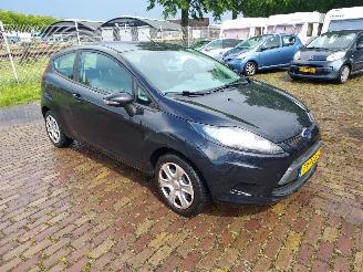 Vaurioauto  passenger cars Ford Fiesta 1.3i Airco + Apk 2011/2