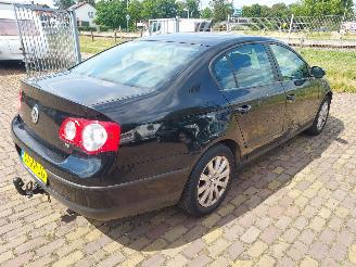 Volkswagen Passat 1.6 FSI Trendline Sedan 6 bak picture 4