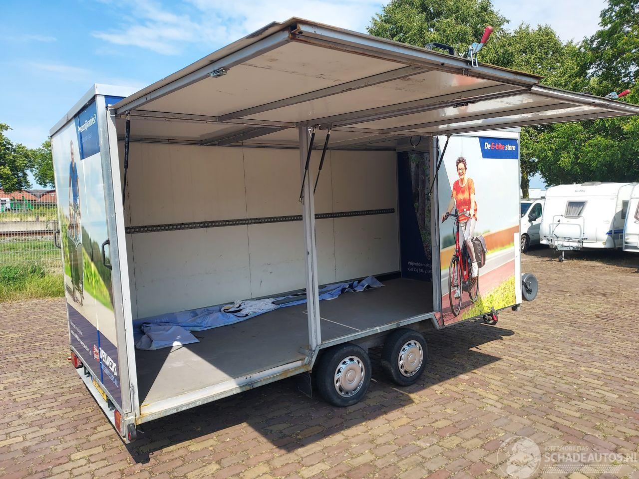 Van Weel  Gesloten aanhanger met 3 zijkleppen 2700 kilo