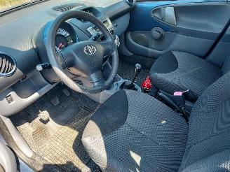 Toyota Aygo 5 deurs picture 5