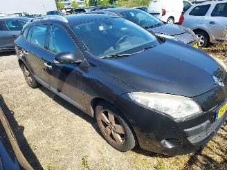 Voiture accidenté Renault Mégane 1.6 DYNAMIQUE 2010/6