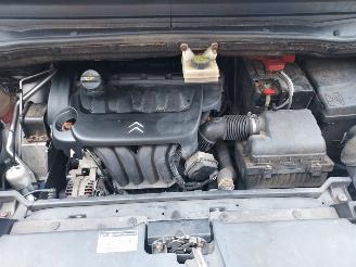 Citroën C4-picasso 1.8iAmbiance 7 persoons + Apk picture 12