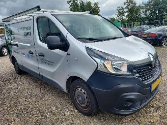 skadebil bedrijf Renault Trafic 1.6 dCI L2 H1 Airco 3500 euro ex BTW 2016/6