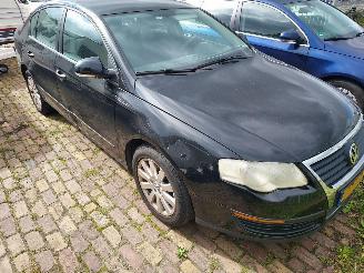Coche accidentado Volkswagen Passat Sedan 1.6 benzine 2005/6
