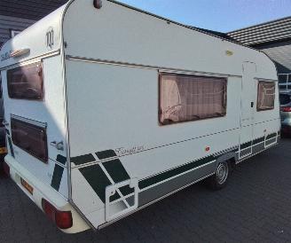 krockskadad bil caravan Chateau  Carat 480 Stapelbed + Mover 2001/9