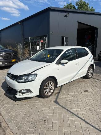 krockskadad bil auto Volkswagen Polo 1.2 tsi lounge 2016/4