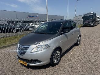 Schadeauto Lancia Ypsilon 0.9 TwinAir Silver 63Kw AIRCO 2013/5
