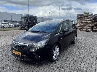 damaged passenger cars Opel Zafira Tourer 1.7 Cosmo 7Persoons 2013/2