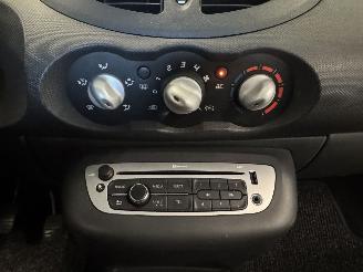 Renault Twingo 1.2 16V AIRCO picture 17