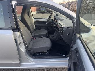 Volkswagen Up! 1.0 picture 23