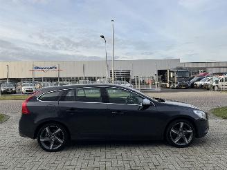 Volvo V-60 1.6 T3 R-Design picture 2