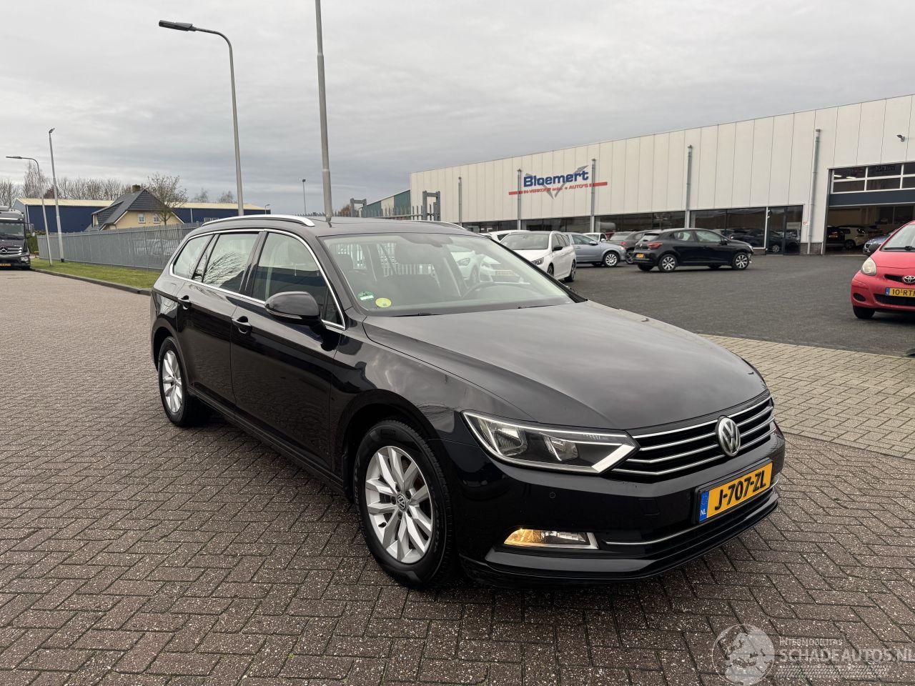 Volkswagen Passat 1.6 TDI Clima - Navi