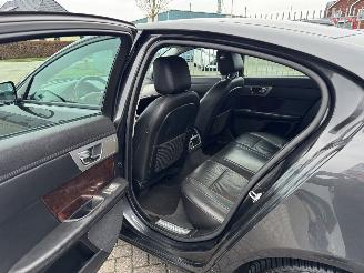Jaguar XF 3.0 D V6 Luxury picture 12