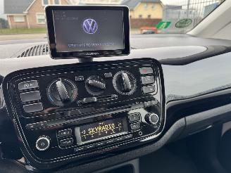 Volkswagen Up! 1.0 44Kw NAIV - AIRCO picture 22