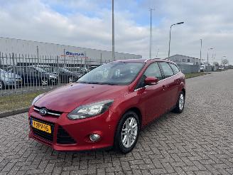 krockskadad bil auto Ford Focus 74kw Navi - Clima 2014/10