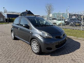 damaged passenger cars Toyota Aygo 1.0 12V AIRCO 2010/5