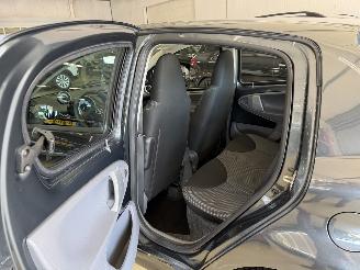 Toyota Aygo 1.0 12V AIRCO picture 12