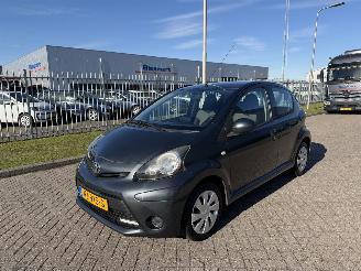 Schadeauto Toyota Aygo 1.0 VVT-i  AIRCO - NAVI 2013/10
