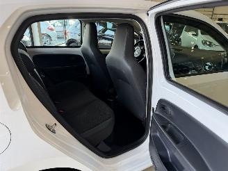 Volkswagen Up! 1.0 44Kw AIRCO picture 16