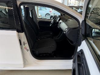 Volkswagen Up! 1.0 44Kw AIRCO picture 19