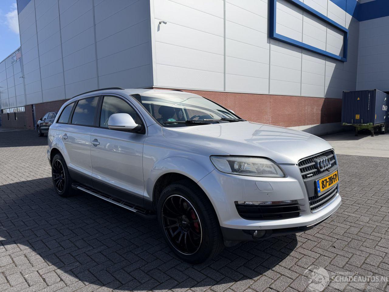 Audi Q7 4.2 V8 quattro 5+2