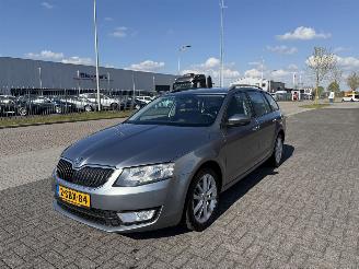 Coche accidentado Skoda Octavia 1.2 TSI 77Kw Clima - Navi 2013/9