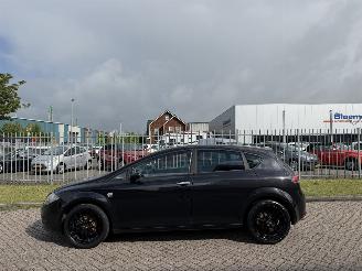 uszkodzony samochody osobowe Seat Leon 1.6 Sport 75Kw AIRCO 2007/5
