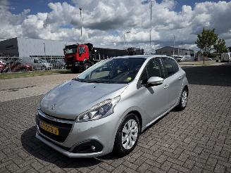 Unfallwagen Peugeot 208 1.2 60kw Euro6 - Airco - Navi 2018/3