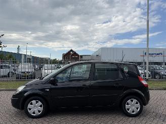 Coche accidentado Renault Scenic 1.6 16V 82Kw Clima 2006/9