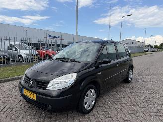 Unfallwagen Renault Scenic 1.6 16V 82Kw Clima 2006/9