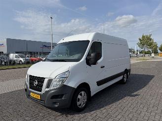 Vaurioauto  passenger cars Nissan Nv400 2.3 DCI L2-H2  LAADKLEP 2015/11