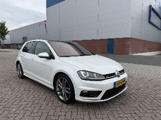 Schadeauto Volkswagen Golf TSI R-Line Clima - Navi 2016/1