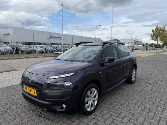 Voiture accidenté Citroën C4 cactus 1.2 Pure Tech 60Kw Clima - Navi 2017/9