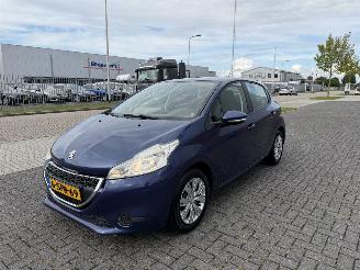 Unfallwagen Peugeot 208 1.2 VTI 60Kw AIRCO 2012/12